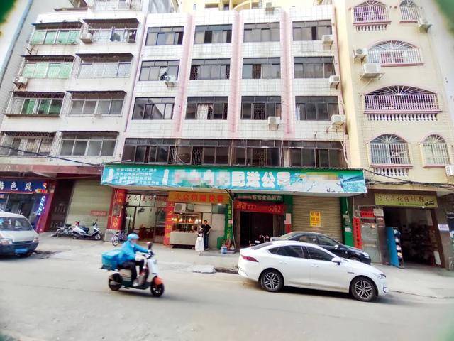 “小官巨贪校长”<strong></p>
<p>清币价格</strong>,让乡镇初中生吃不饱