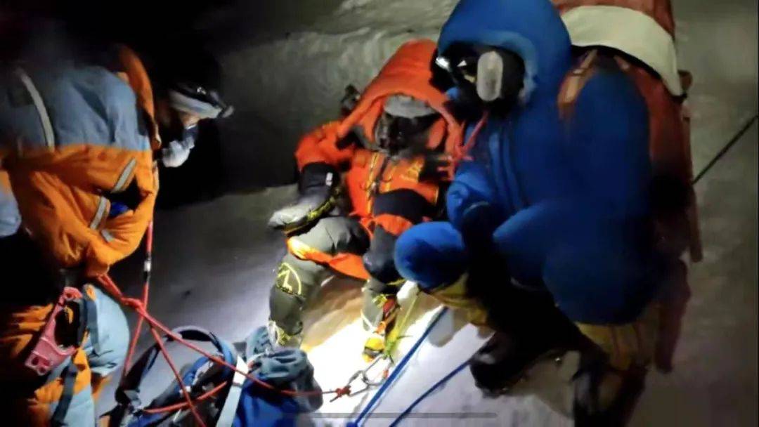 珠峰“救人者”范江涛：救下一条命<strong></p>
<p>y币</strong>，煎熬七百天