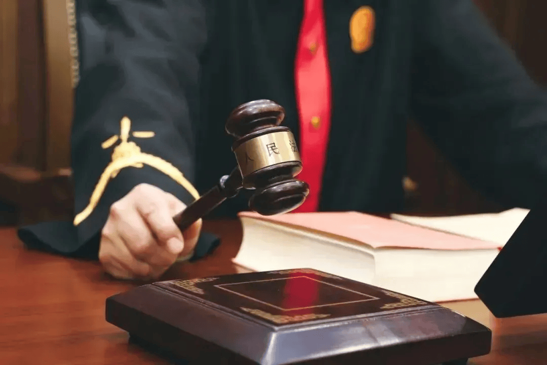 女子请假陪孩子高考被开除<strong></p>
<p>y币</strong>，称领导口头同意！公司不认：旷工！官司一路打到高院……