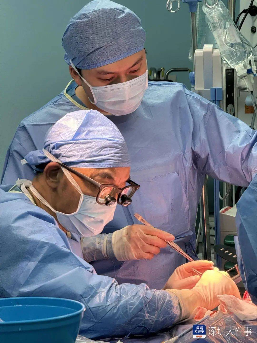 店员试衣间里一句警告<strong></p>
<p>刷快币软件下载</strong>，竟救了17岁少女！一家人火速赶到深圳