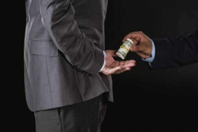 陕西一县医院原院长受贿126万元获刑，知名药企因核酸检测供材卷入