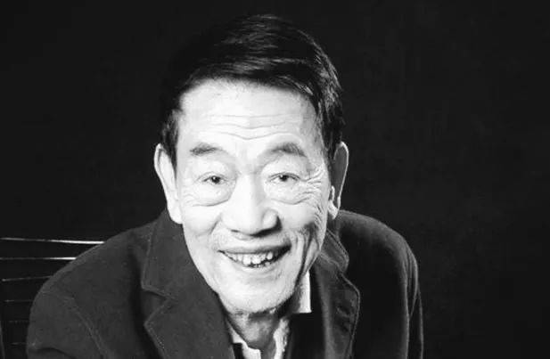郭德纲发文悼念相声演员杨少华<strong></p>
<p>比特儿手机版</strong>,李金斗称杨少华在午休时安详辞世,生前状态良好