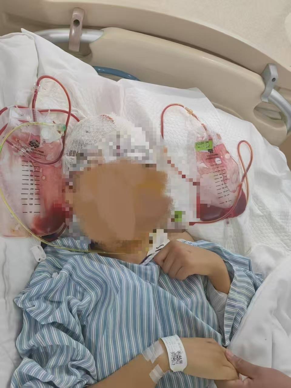 女子被车撞后昏迷4个月<strong></p>
<p>比特儿官网下载</strong>，母亲：交警无法定责，让起诉，这些我不懂