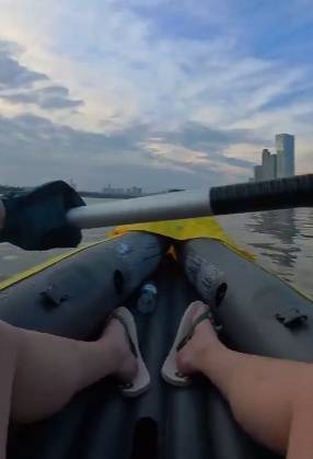 长沙男子突发奇想划船下班<strong></p>
<p>比特儿交易网</strong>，25分钟车程划了3小时，当事人：手累腿麻，不会有下次