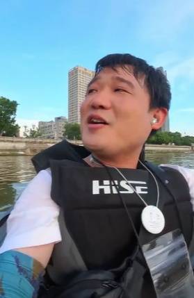 长沙男子突发奇想划船下班<strong></p>
<p>比特儿交易网</strong>，25分钟车程划了3小时，当事人：手累腿麻，不会有下次