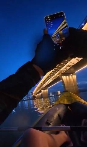 长沙男子突发奇想划船下班<strong></p>
<p>比特儿交易网</strong>，25分钟车程划了3小时，当事人：手累腿麻，不会有下次