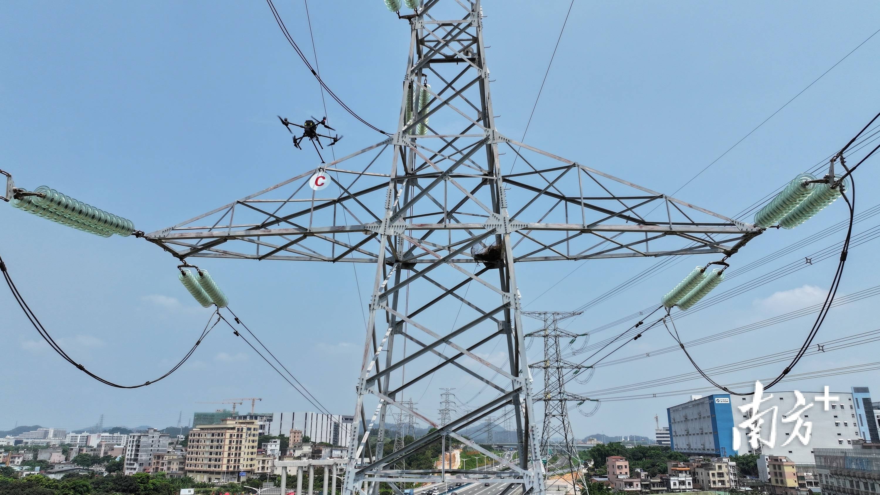 南方电网广东东莞供电局：智能激光雕刻机“一键”攻克线路标识牌补装难题