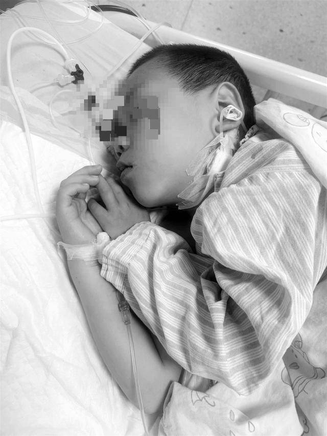 湖南一家6口误食毒蘑菇<strong></p>
<p>中文交易平台</strong>，5岁男童不幸去世