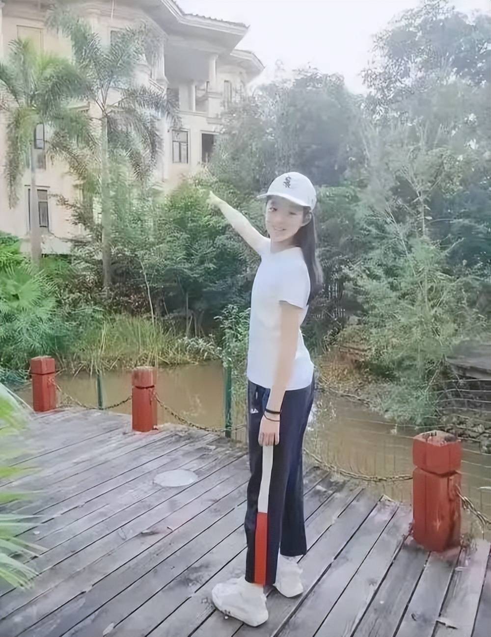 黄杨钿甜父母回应网络争议:“天价耳环”实际100多元<strong></p>
<p>比特儿服务器</strong>,别墅不是自家的,只是路过拍照