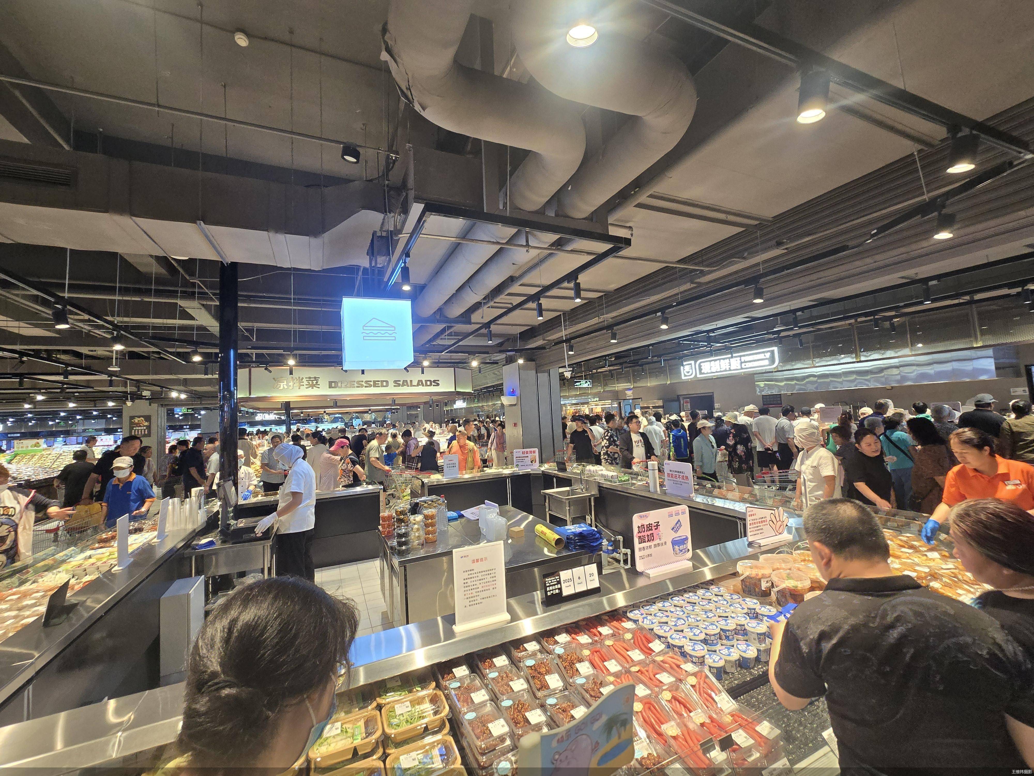 社零总额连续下降<strong></p>
<p>比特儿交易平台打不开</strong>，北京消费乏力了？ 专家:商品消费、服务消费综合性指标 更全面反映消费市场变化