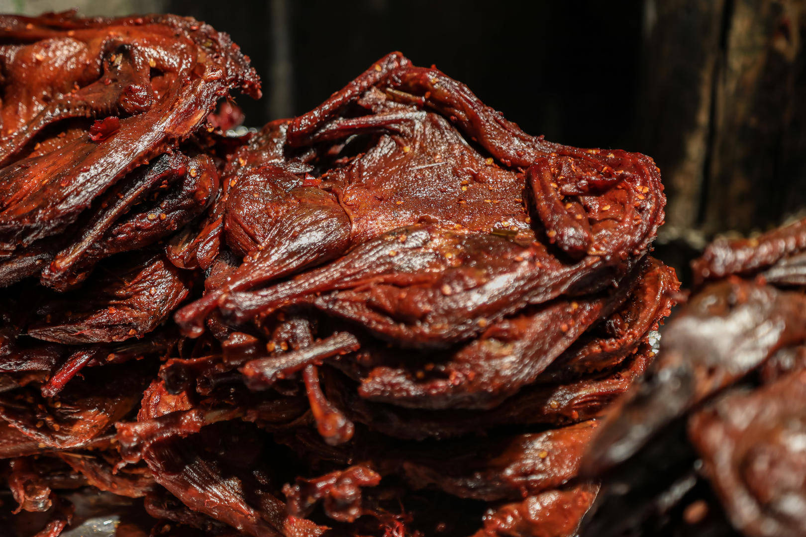 从越缅走私3万多只冻鸭制作酱板鸭<strong></p>
<p>比特儿充值码去哪购买</strong>！湖南5人一审获刑