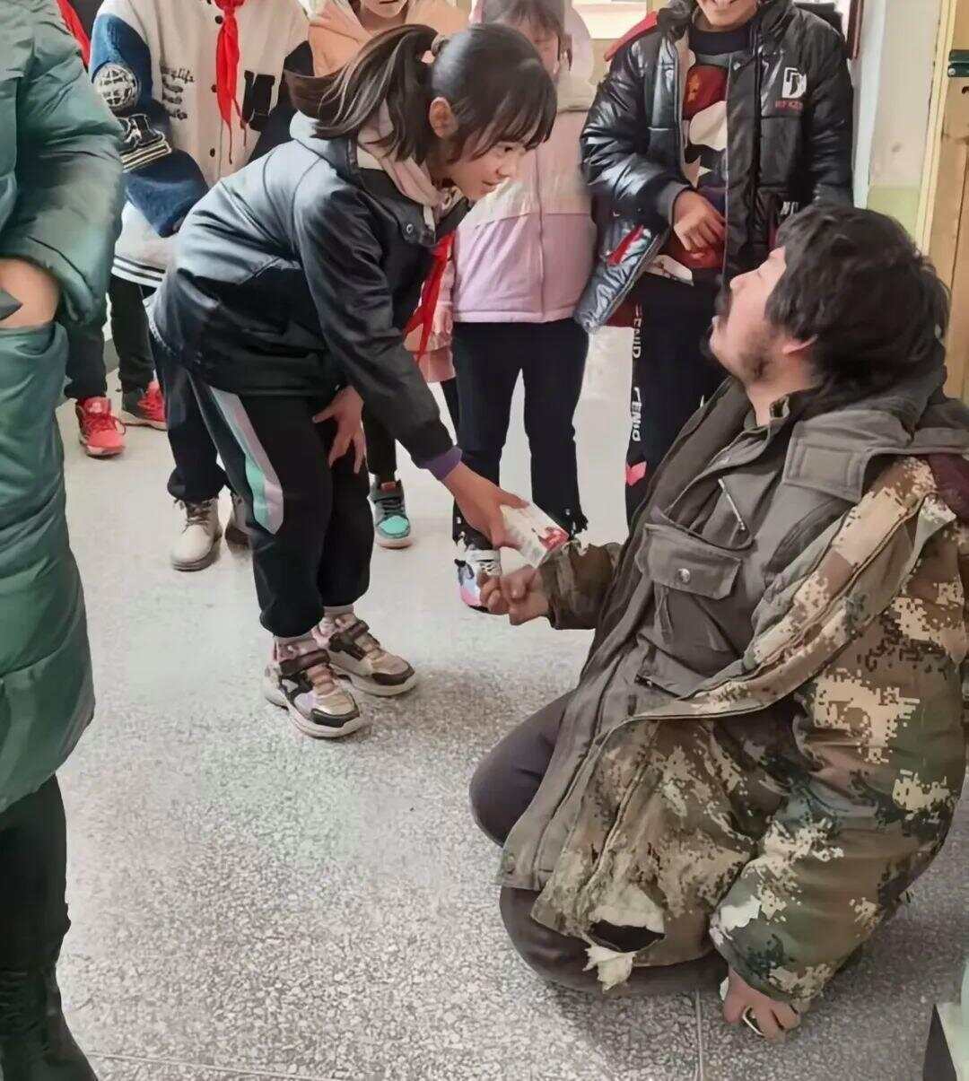 遗憾!受拾荒者资助感动全网女孩意外去世<strong></p>
<p>比特派App</strong>,此前两人相见泪流满面感动全网