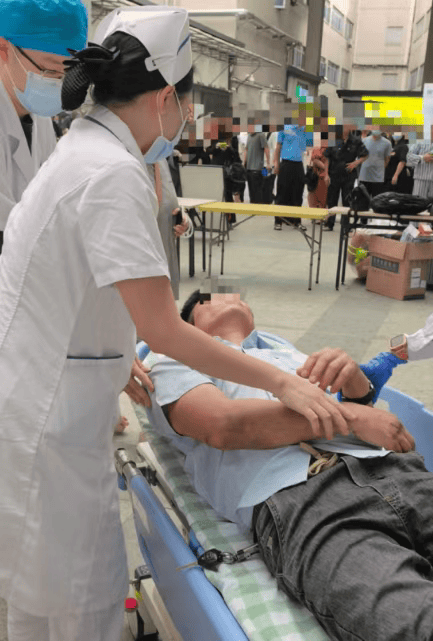 东莞一男子陪同家人就诊时突然倒地<strong></p>
<p>bitpie比特派官网下载</strong>，护士“火眼金睛”抢回生机