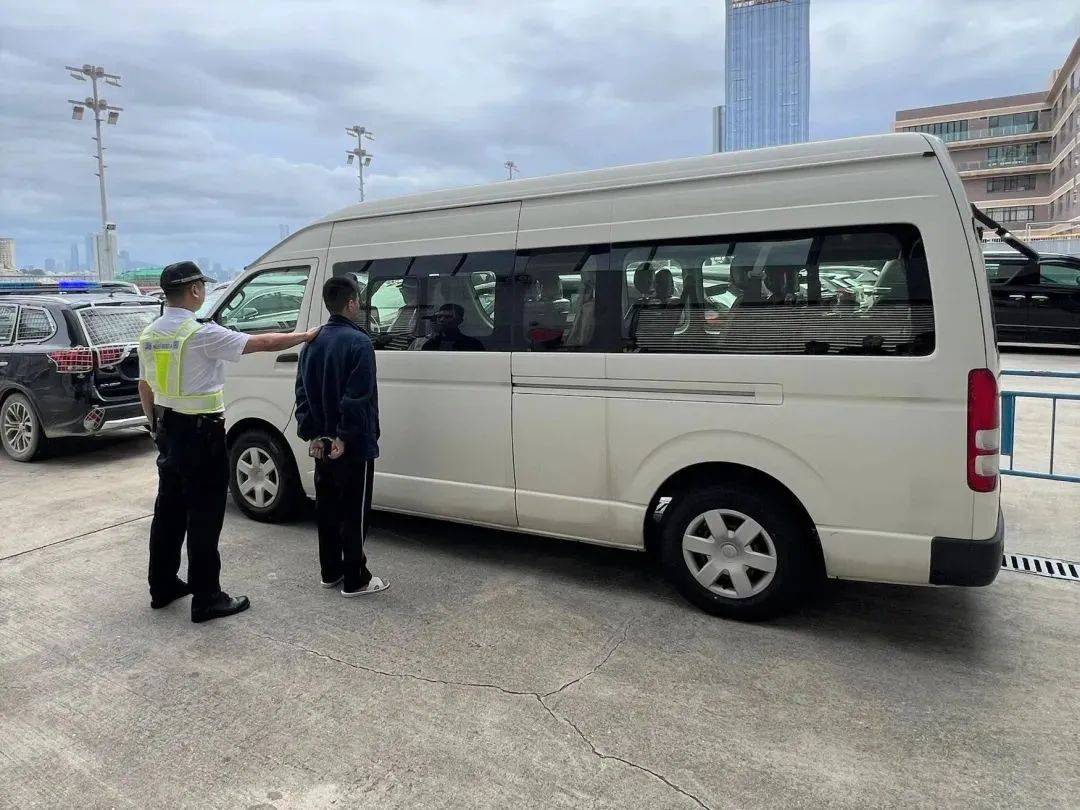 男子用水下推进器偷渡澳门被抓现行