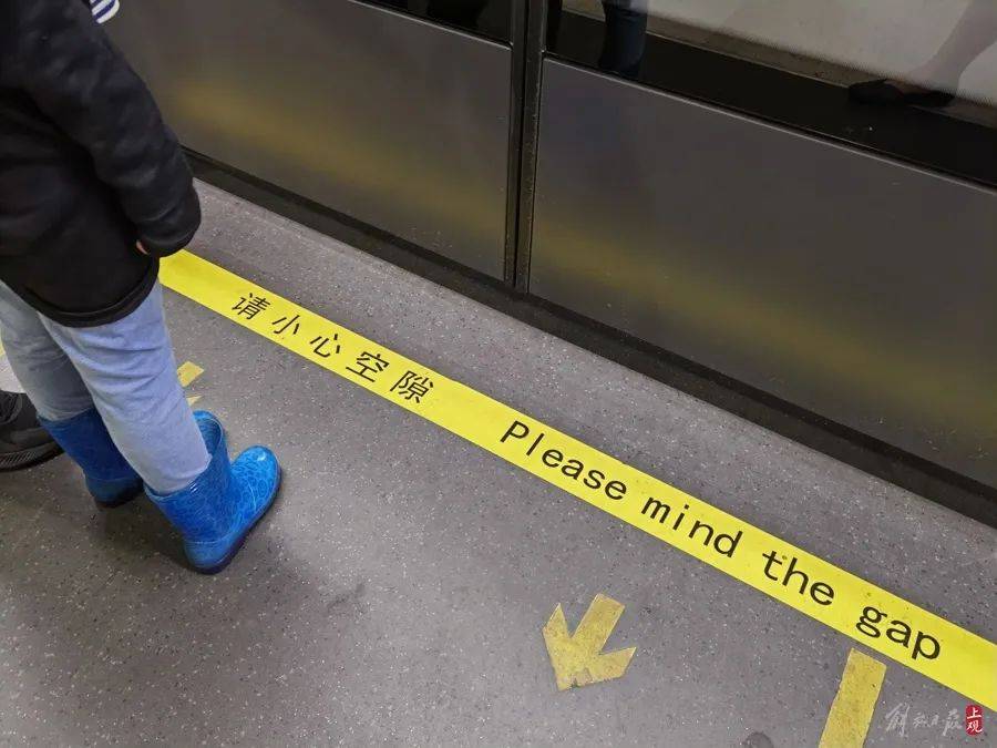 上海地铁1号线突发！乘客整条腿瞬间被卡<strong></p>
<p>比特派怎样使用教程</strong>，最新消息→