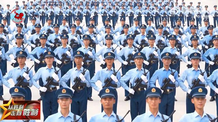 九三阅兵倒计时5天<strong></p>
<p>币安</strong>！空中梯队多型新机将首次受阅 队员练就“米秒不差”