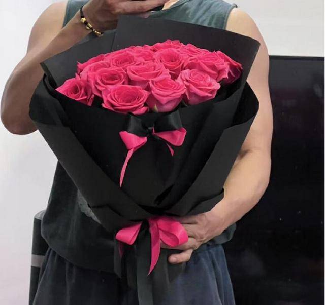 七夕不送玫瑰改送花菜<strong></p>
<p>币安</strong>!这一届年轻人“反套路”重新定义浪漫