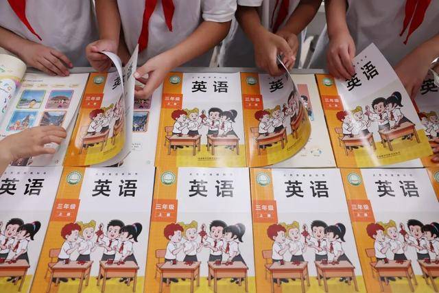 新版英语教材“难出圈”<strong></p>
<p>币安</strong>？三大出版社回应