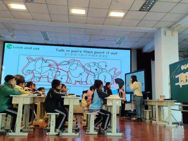 新版英语教材“难出圈”<strong></p>
<p>币安</strong>？三大出版社回应