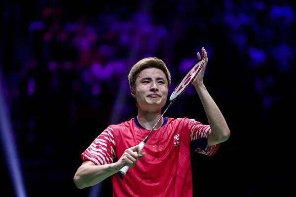 祝贺!石宇奇2比1逆转昆拉武特<strong></p>
<p>币安交易所</strong>,获得羽毛球世锦赛男单冠军!