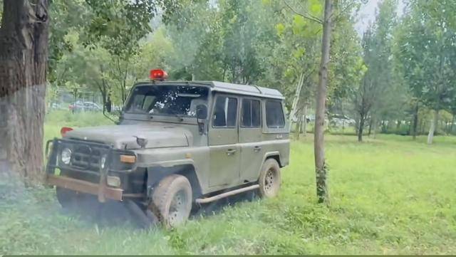 惊险！野生动物园内<strong></p>
<p>币安交易所</strong>，两车剐蹭，车主下车沟通老虎一旁围观