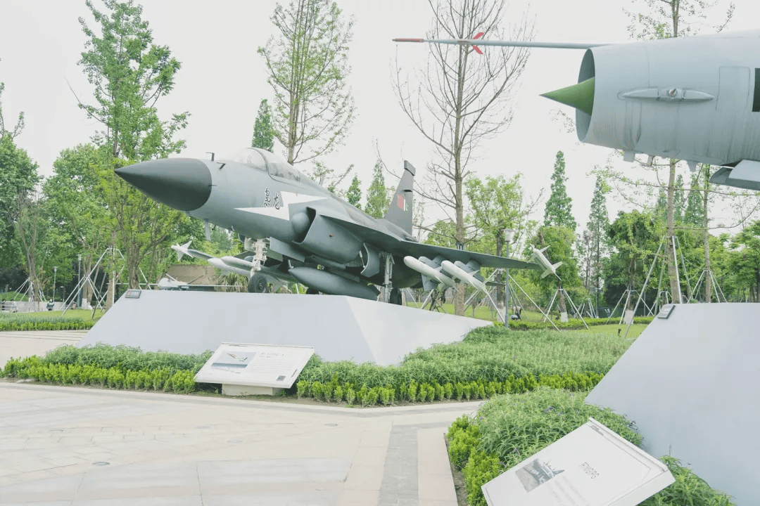 歼-20S亮相背后<strong></p>
<p>币安app下载</strong>，成都这个地方有多“硬核”？