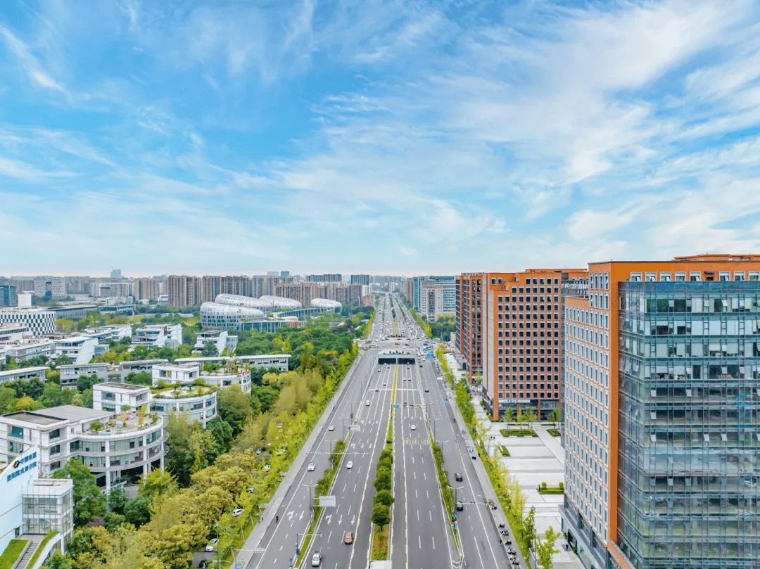 歼-20S亮相背后<strong></p>
<p>币安app下载</strong>，成都这个地方有多“硬核”？