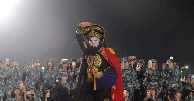 兰州大学军训期间大一女生表演川剧吐火<strong></p>
<p>币安binance官网</strong>，校方：学生来自东北，因个人爱好自学