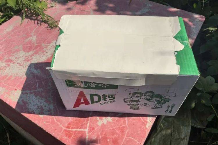 路边发现可疑包裹<strong></p>
<p>币安网</strong>,一男子鬼鬼祟祟……民警打开后惊呆了