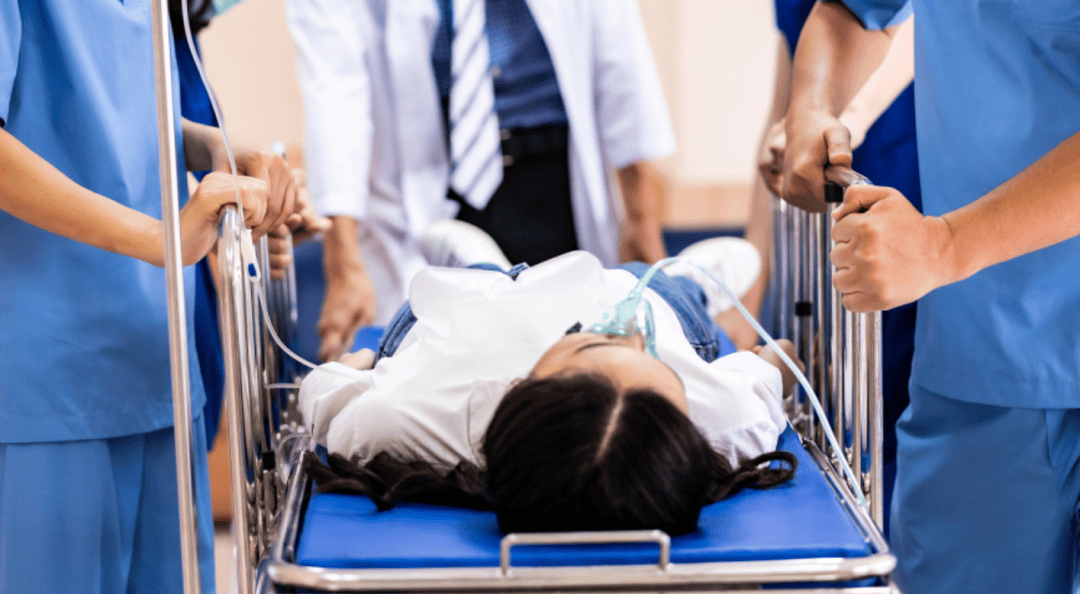 月薪从7300元降至4300元！员工不服调岗被辞退，索赔21万元！法院判了→