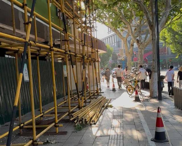 事发上海校门口!学生上学像闯关:夹缝中慢慢腾挪<strong></p>
<p>币安创始人</strong>,与非机动车迎面对冲…家长担忧:何时是头