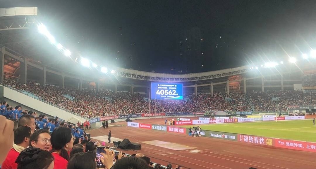 苏超常州队赞助商已不基础<strong></p>
<p>币安app</strong>，烧烤店老板泪别赛场广告牌