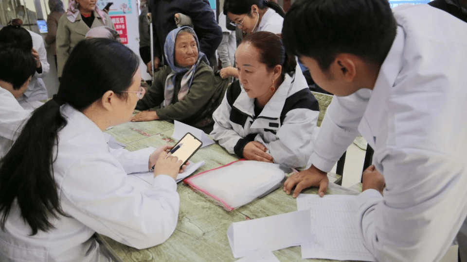 河南中医药文化 “六进” 活动扎根巴里坤 优质医疗资源下沉暖民心