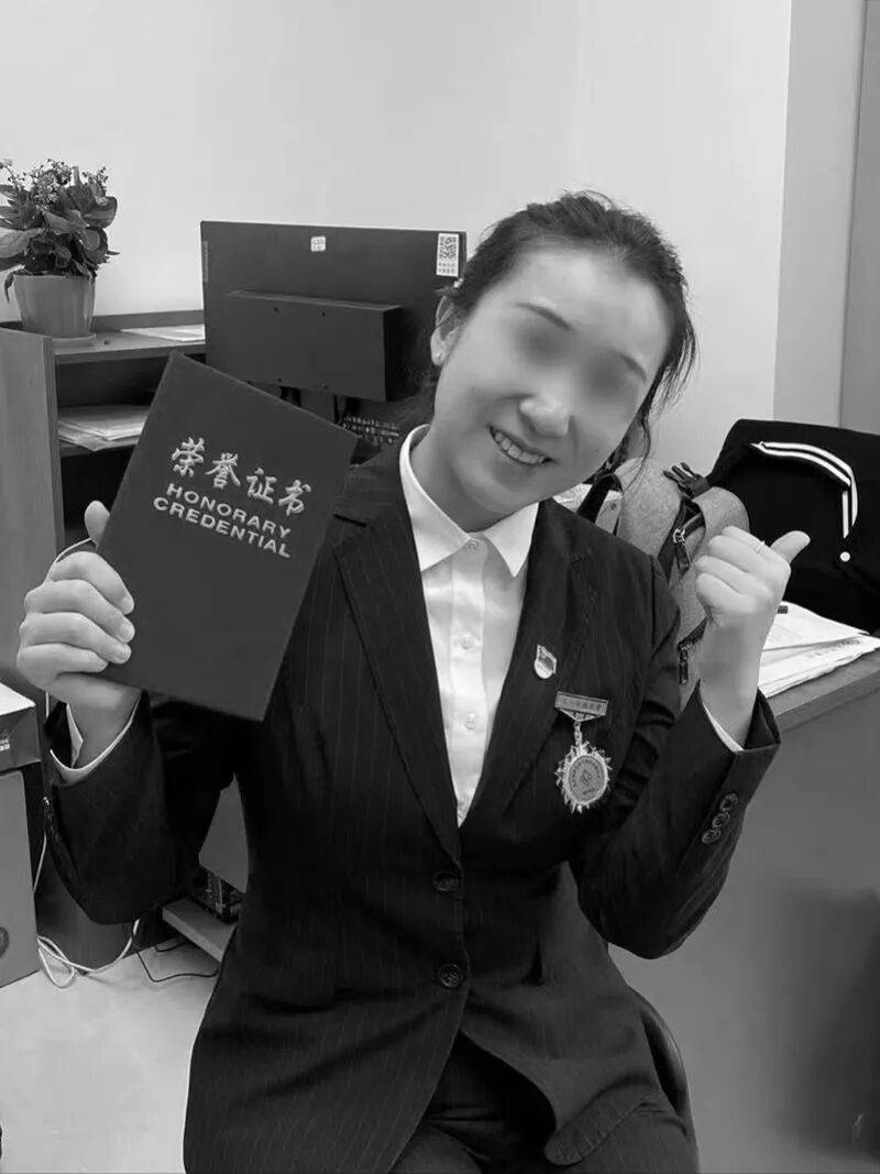 28岁女律师被砸中身亡<strong></p>
<p>币安app</strong>，家属索赔200多万