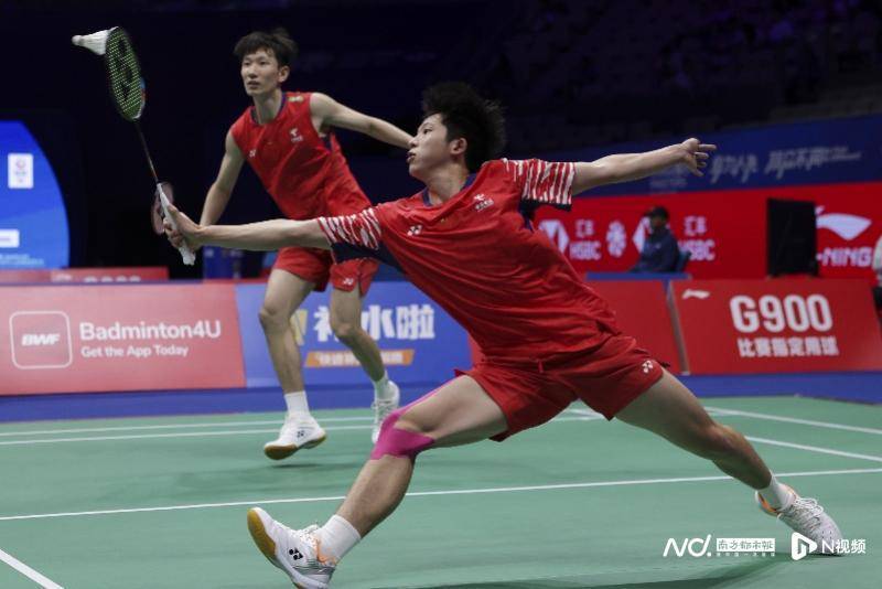 中国羽毛球大师赛于深圳开拍<strong></p>
<p>币安官网网址</strong>，国羽首日7战4胜