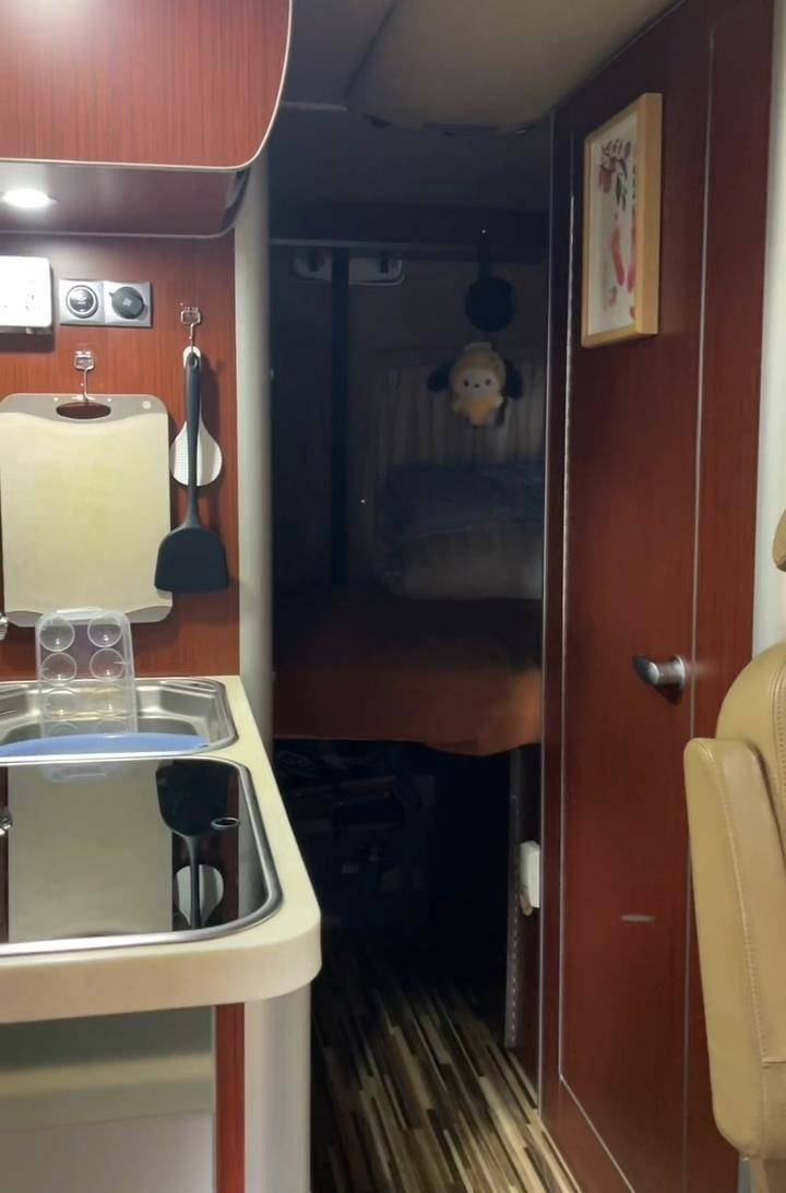 “钥匙在这<strong></p>
<p>币安官网网址</strong>，我回家了！”上海男子将百万元房车停在南宁街头，请陌生人上车体验