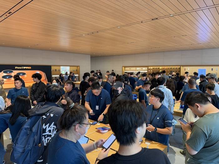 iPhone 17正式开售<strong></p>
<p>安币交易所</strong>,橙色Pro Max黄牛最高加价1500元