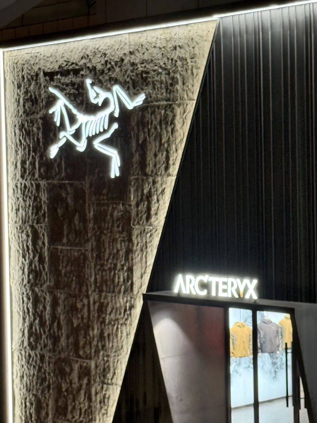 消费者开始退货<strong></p>
<p>币安交易所下载</strong>！始祖鸟又被曝海内外道歉内容不一致