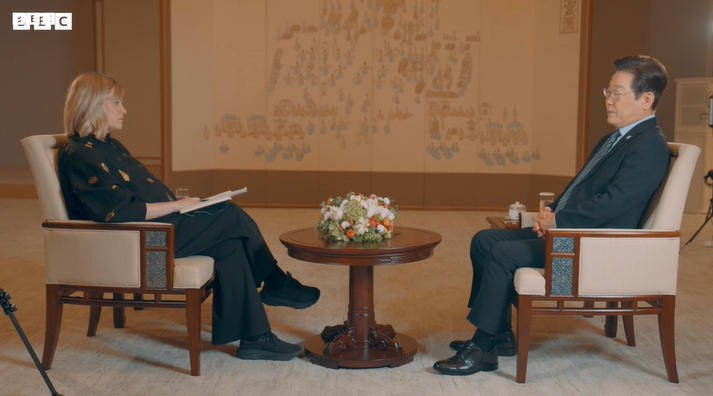 韩国总统李在明声称:看到中俄朝走近<strong></p>
<p>币安下载官方app</strong>,我们很难做