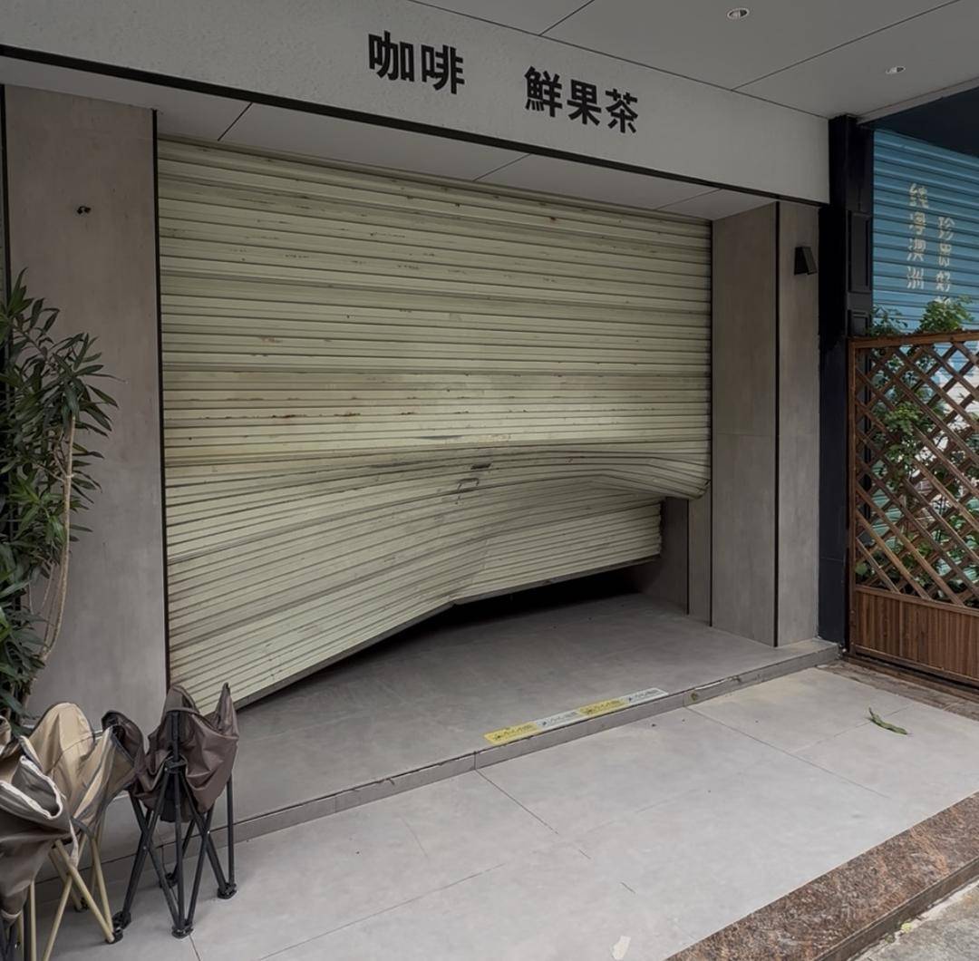 台风天珠海一司机驾越野车造浪冲破多家店玻璃<strong></p>
<p>币安钱包</strong>,警方:行拘10日!