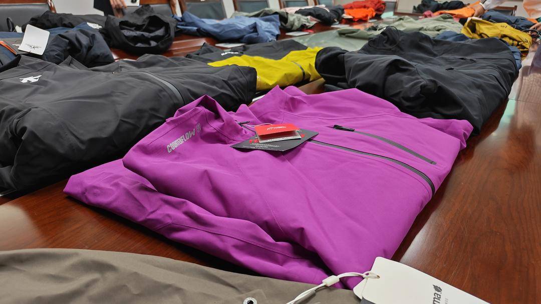 注意！冲锋衣40款里3款“不防水”<strong></p>
<p>币安钱包</strong>，教你一招在家也能测