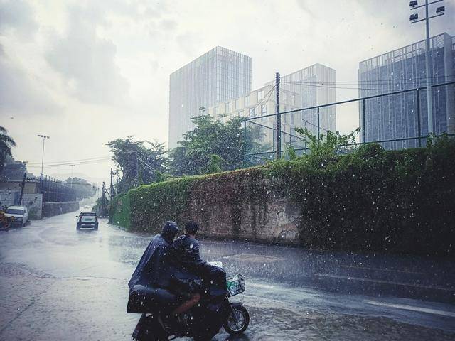 广州工会：台风停工不能以调休冲抵