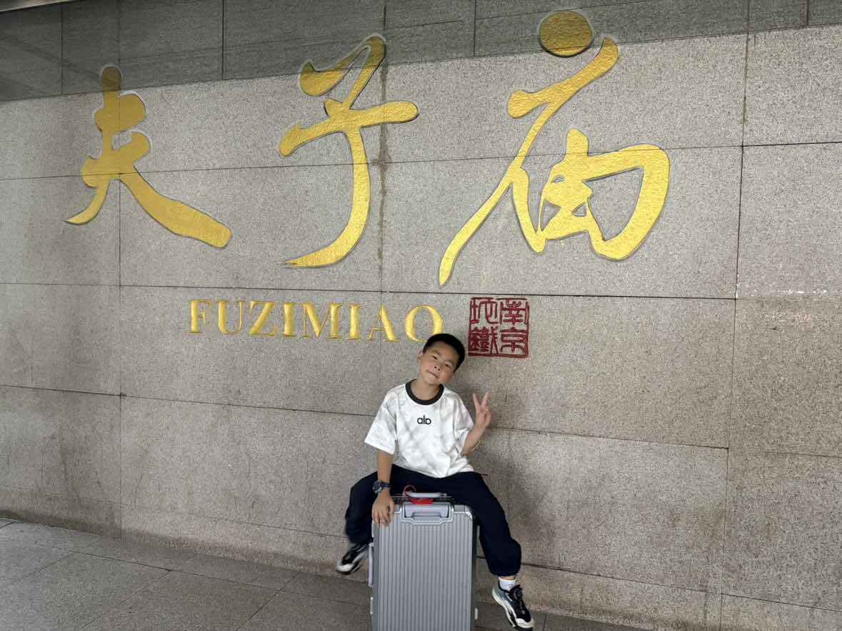 全杭州的娃都出动了？这是刚刚的火车东站<strong></p>
<p>安币</strong>！秋假大军即将席卷全国