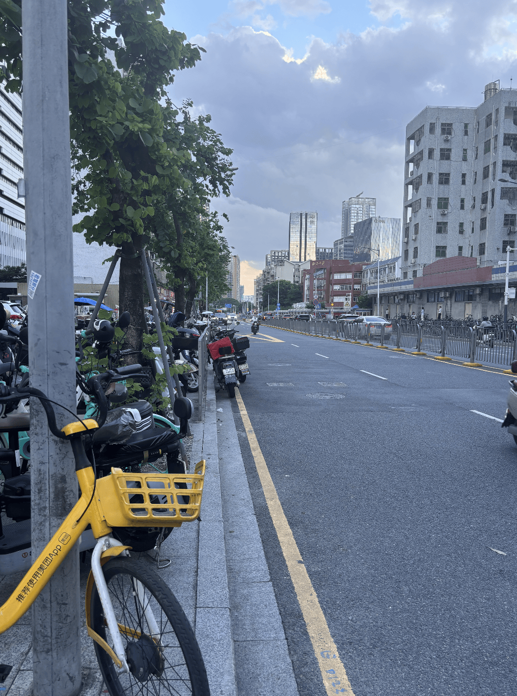 深圳一医院门口被指“举步维艰”<strong></p>
<p>安币</strong>！整治后记者实探:仍很堵